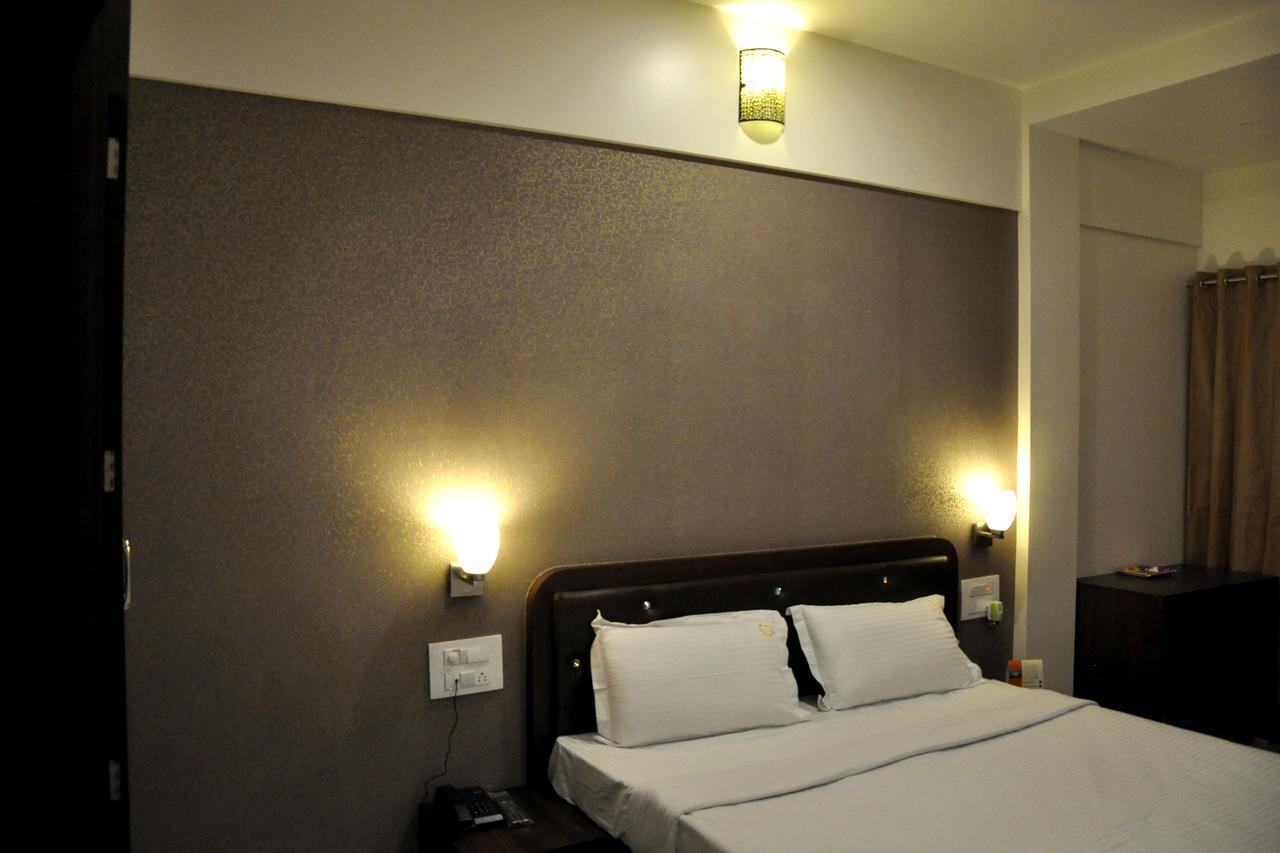 Hotel Gulmohar Pride Ahmednagar Luaran gambar
